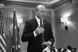 "Dacă vrei să fii sigur că eu intru în competiţie, anunţă tu că vei candida la PMB"