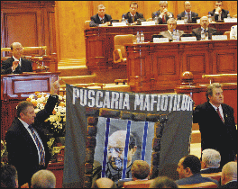 Raportul Tismăneanu a produs circ în Parlament