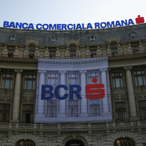 BCR a majorat avansul la creditele ipotecare