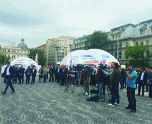 The success of the "Banii Tăi Expo", when seen from the ground, rather than from the surveillance drone