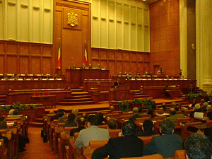 Senatorii şi deputaţii care şi-au angajat rudele la birourile parlamentare scapă de sancţiuni