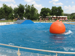 Bazinul cu valuri de la Ştrandul Neptun din Arad a fost inaugurat oficial