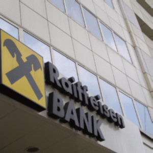 Banca Raiffeisen ameninţă România cu instanţele internaţionale