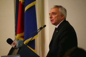 Mugur Isărescu