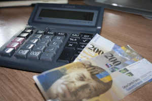Deputaţii jurişti discută, marţi, două proiecte pentru conversia creditelor