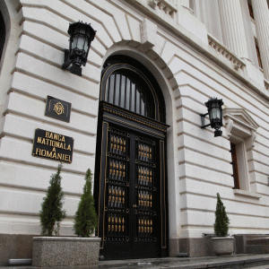 BNR a decis reducerea ratelor rezervelor minime la valută la 10%