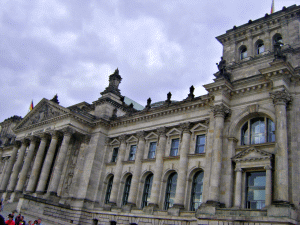 Germania va reduce ajutoarele sociale destinate imigranţilor veniţi din statele UE