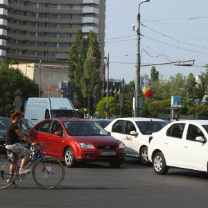 Piaţa maşinilor noi - în creştere cu 15-20%, la finele anului
