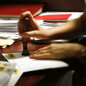 Ministrul Comunicaţiilor anunţă măsuri pentru capitalizarea şi listarea pe bursă a Poştei