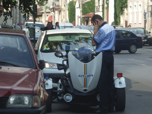 Un comisar şef şi şase poliţişti din Piatra Neamţ, reţinuţi pentru luare de mită