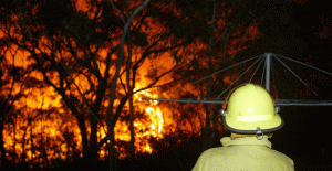 Incendiu la un grup de locuinţe din Ploieşti