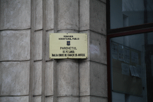 Percheziţii într-un dosar privind acordarea ilegală, pe bani, a unor titluri de revoluţionar
