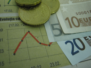 Dolarul, un nou maxim istoric în faţa monedei naţionale