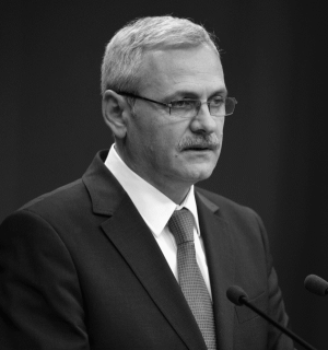 "Iohannis a făcut o greşeală uriaşă cu interdicţia de a participa la Ziua Naţională"