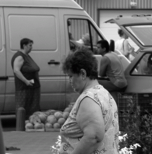 Producătorii agricoli autohtoni izgoniţi de comercianţii de fructe şi legume turceşti 