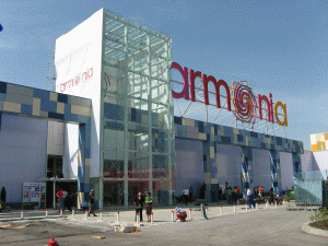 Mall-urile scumpesc apartamentele, la Arad