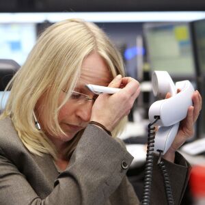 Bursele asiatice au închis în scădere