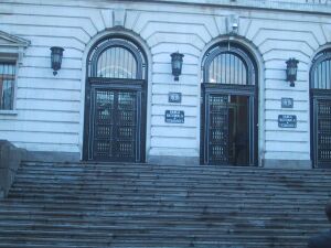 BNR a lansat o monedă de aur dedicată buzduganului Regelui Ferdinand I