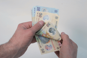 Salariul mediu net pe economie a crescut cu 3% în ritm lunar şi cu 13,2% în ritm anual