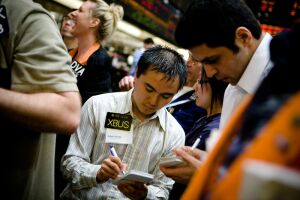 Bursele asiatice au închis în creştere