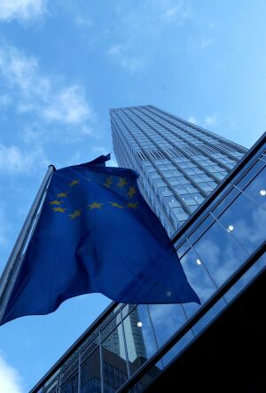 Reducerea nivelului creditelor neperformante de către băncile italiene este insuficientă