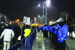 Comisia Europeană îşi încalcă promisiunea şi nu publică raportul anti-corupţie