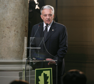 Mugur Isărescu