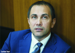 Lucian Isar: "Isărescu pune presiune pe politicieni şi sprijină bancherii"