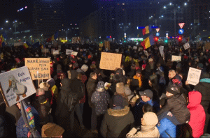 Protest în Piaţa Victoriei (Sursa foto: captură Youtube)