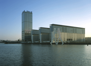 "Allianz" va răscumpăra acţiuni de până la trei miliarde de euro