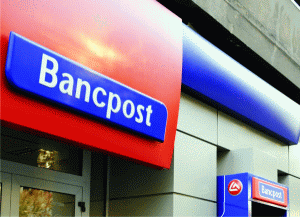 Instanţa a împărţit pe jumătate povara cursului CHF, între bancă şi client 