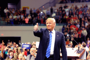 Trump a concediat zeci de procurori numiţi de Obama