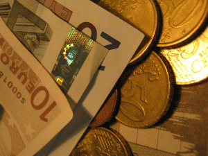 Euro a fost cotat la 4,5654 lei, în creştere cu 0,3% faţă de ieri