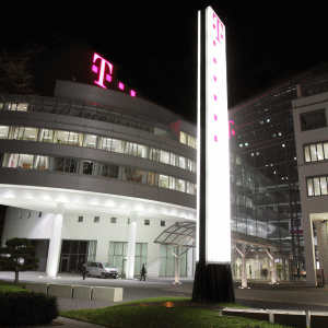 Telekom România să ofere autorităţilor posibilitatea să acceseze preţul de vânzare al Palatului Telefoanelor, stabilit de piaţă
