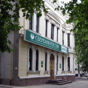 Cea mai mare bancă rusească iese de pe piaţa din Ucraina
