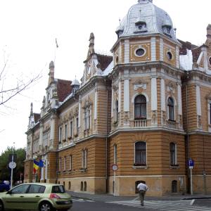 Primăria Braşov vrea să bage 21 de milioane de lei în refacerea fostului sediu Bancorex 