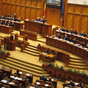 Judecătorii CCR nu pot fi urmăriţi penal, reţinuţi sau arestaţi decât cu încuviinţarea plenului CCR