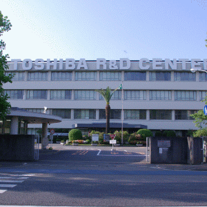 "Toshiba" promite să facă tot posibilul ca să evite delistarea