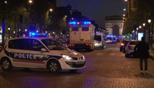 Bulevardul Champs-Élysees, închis în urma unui atac armat (Sursa foto: captură Youtube)