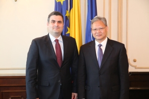 Gabriel Leş (stânga) Xu Feihong (dreapta) (Sursa foto: mapn.ro)
