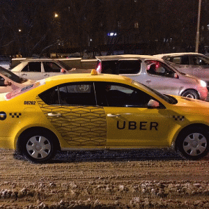 "Uber este un serviciu de transport şi trebuie să obţină licenţă"