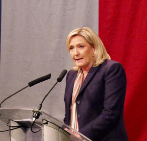 Le Pen, îndemnată să tranşeze între curente rivale în FN 
