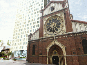 Primăria a cerut Ministerului Culturii avizul pentru desfiinţarea imobilului "Cathedral Plaza"