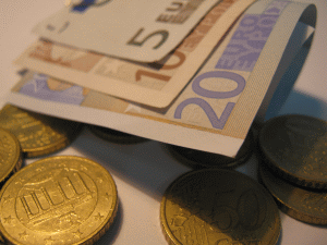 BEI a semnat acorduri cu trei bănci comerciale în cadrul Iniţiativei pentru IMM-uri 