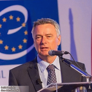 "România - una dintre ţările unde se fac presiuni politice asupra presei"
