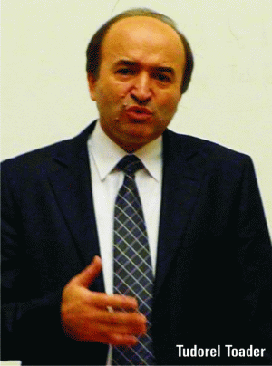 Cine se murdăreşte în SIPA