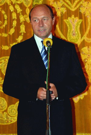 Băsescu vrea un ministeral tineretului şi sportului