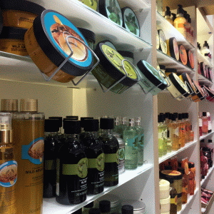 "L'Oreal" negociază vânzarea lanţului de magazine "The Body Shop"