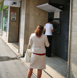 Comisia Europeană cere României şi Belgiei să aplice normele UE referitoare la conturile de plăţi