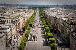 Bulevardul Champs Elysees (Sursa foto: Wikipedia)
